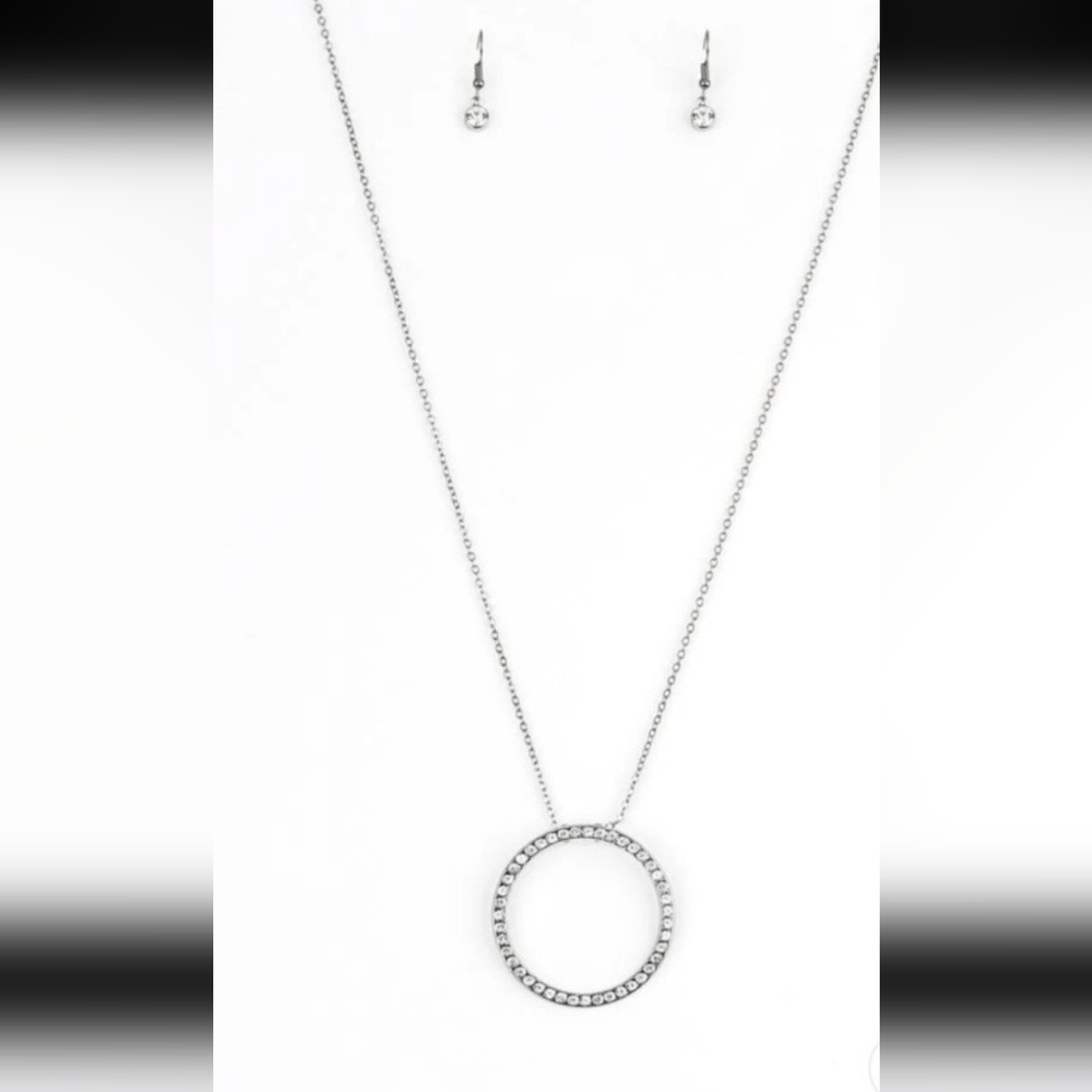Paparazzi Silver Circle Pendant Necklace Center Of Attention Fashion Jewelry